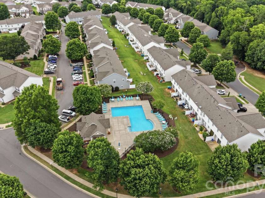 12429 Stratfield Place Circle, Pineville, NC 28134.  MLS# CAR4353711, YatesRealty ID 19964. 