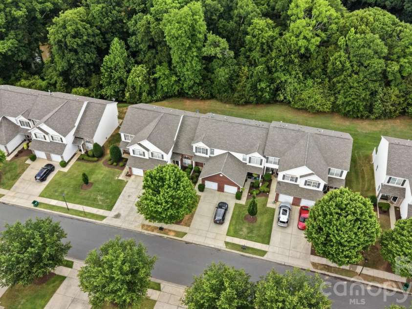 12429 Stratfield Place Circle, Pineville, NC 28134.  MLS# CAR4353711, YatesRealty ID 19964. 