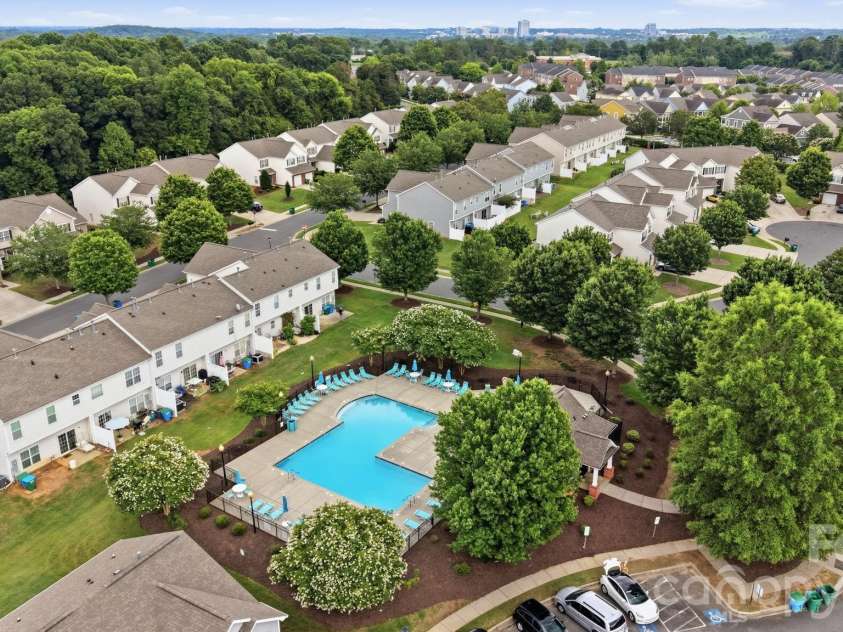 12429 Stratfield Place Circle, Pineville, NC 28134.  MLS# CAR4353711, YatesRealty ID 19964. 