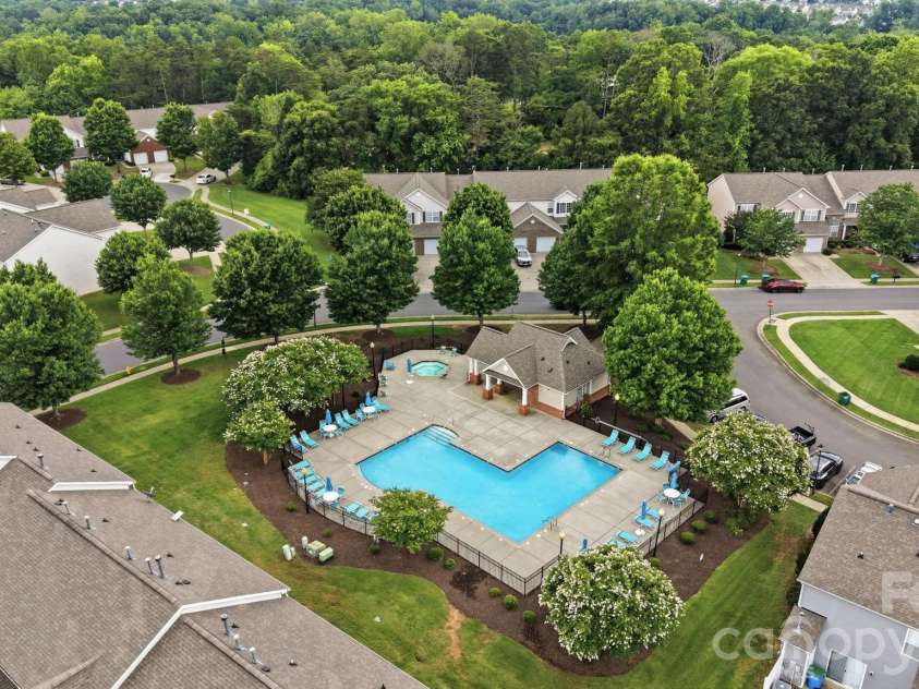 12429 Stratfield Place Circle, Pineville, NC 28134.  MLS# CAR4353711, YatesRealty ID 19964. 