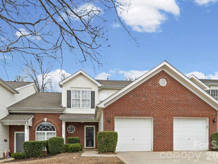 12429 Stratfield Place Circle, Pineville, NC 28134.  MLS# CAR4353711, YatesRealty ID 19964. Welcome Home