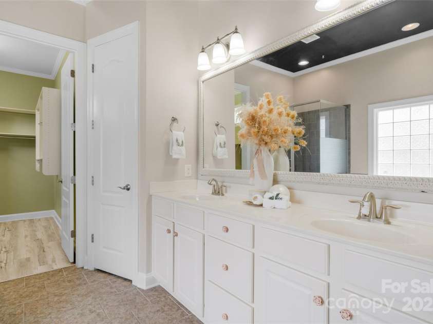 8725 Soaring Eagle Lane, Waxhaw, NC 28173.  MLS# CAR4264172, YatesRealty ID 19964. 