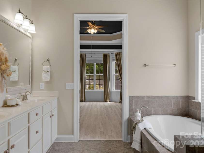 8725 Soaring Eagle Lane, Waxhaw, NC 28173.  MLS# CAR4264172, YatesRealty ID 19964. 