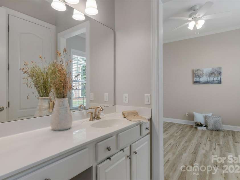 8725 Soaring Eagle Lane, Waxhaw, NC 28173.  MLS# CAR4264172, YatesRealty ID 19964. 