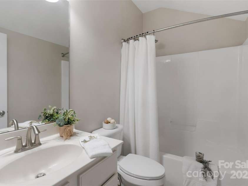 8725 Soaring Eagle Lane, Waxhaw, NC 28173.  MLS# CAR4264172, YatesRealty ID 19964. 