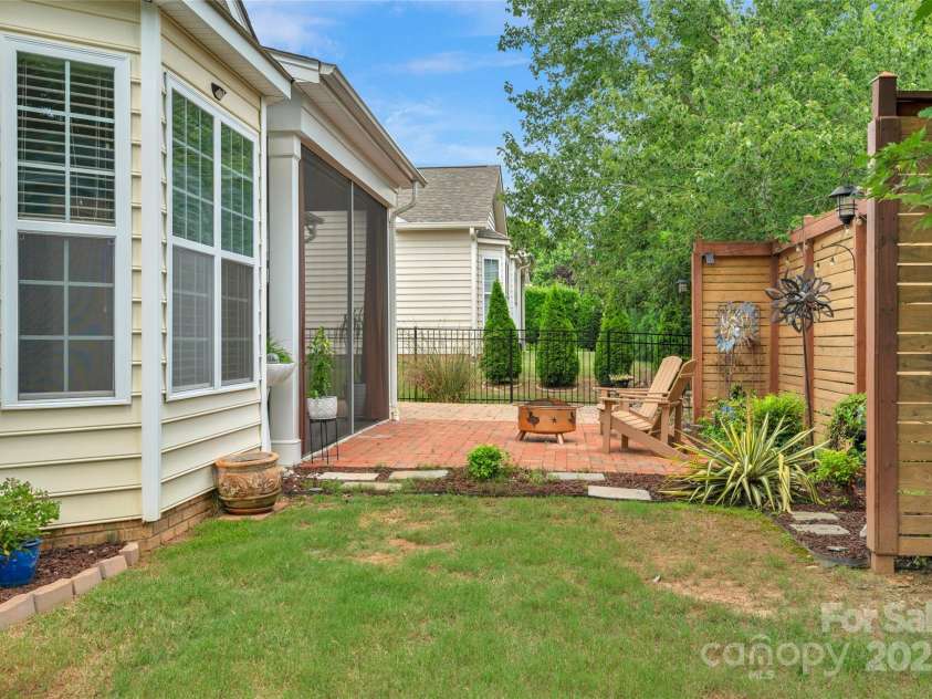 8725 Soaring Eagle Lane, Waxhaw, NC 28173.  MLS# CAR4264172, YatesRealty ID 19964. 