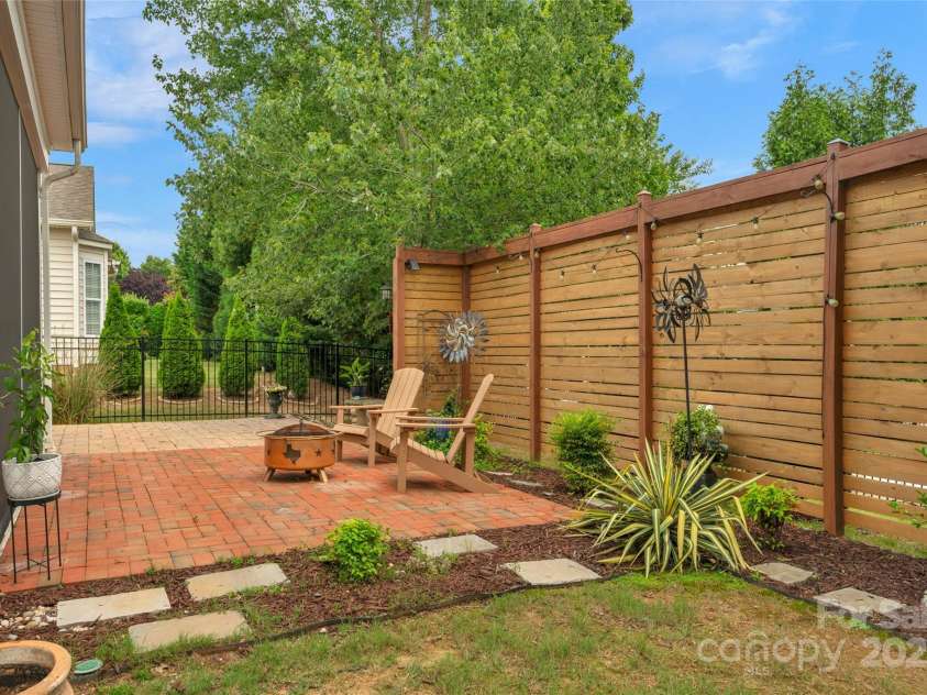 8725 Soaring Eagle Lane, Waxhaw, NC 28173.  MLS# CAR4264172, YatesRealty ID 19964. 