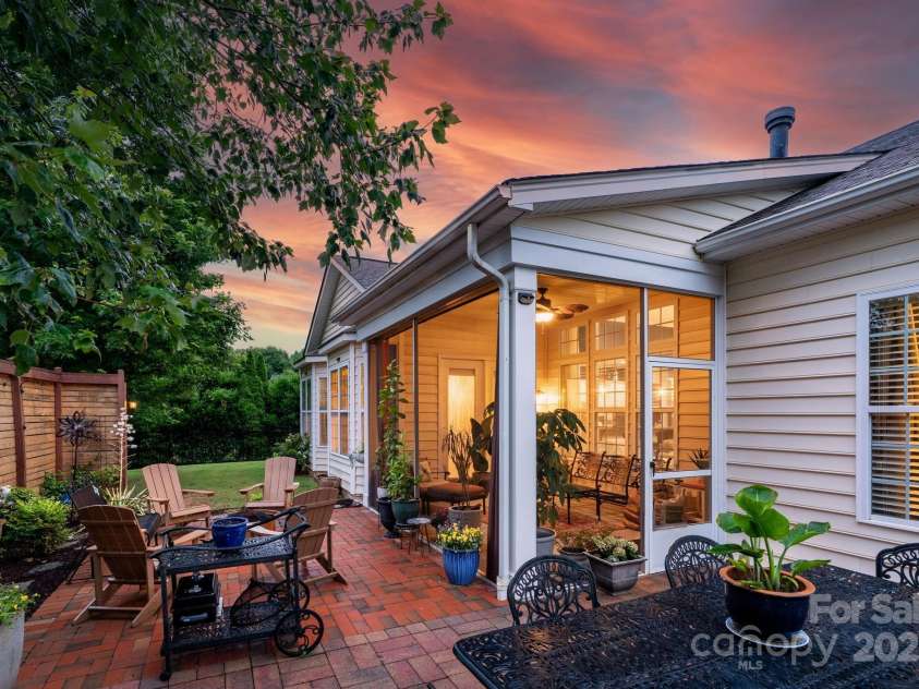 8725 Soaring Eagle Lane, Waxhaw, NC 28173.  MLS# CAR4264172, YatesRealty ID 19964. 