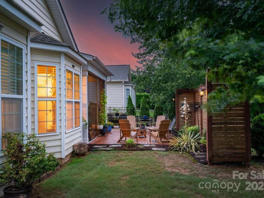 8725 Soaring Eagle Lane, Waxhaw, NC 28173.  MLS# CAR4264172, YatesRealty ID 19964. 