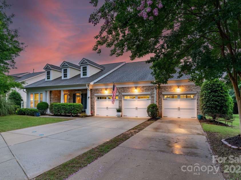 8725 Soaring Eagle Lane, Waxhaw, NC 28173.  MLS# CAR4264172, YatesRealty ID 19964. 