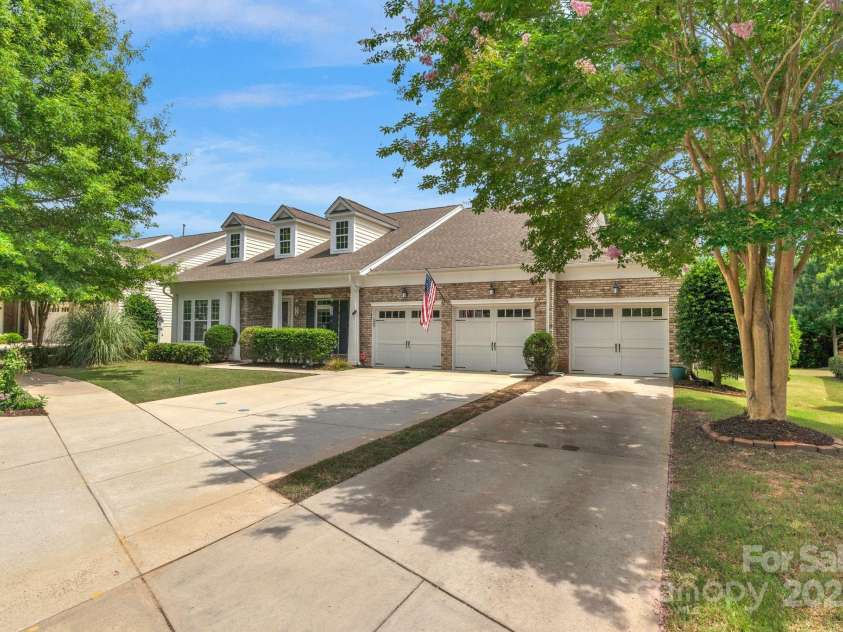 8725 Soaring Eagle Lane, Waxhaw, NC 28173.  MLS# CAR4264172, YatesRealty ID 19964. 