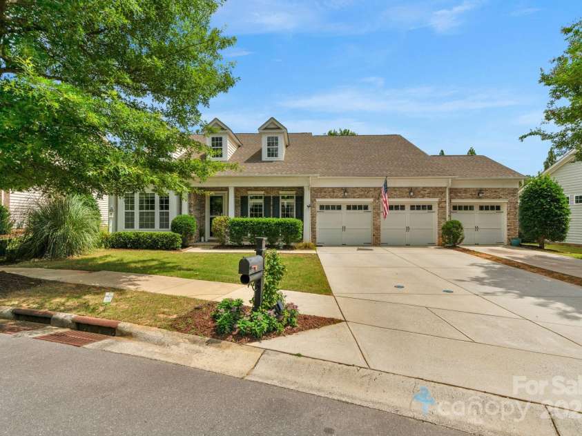 8725 Soaring Eagle Lane, Waxhaw, NC 28173.  MLS# CAR4264172, YatesRealty ID 19964. 