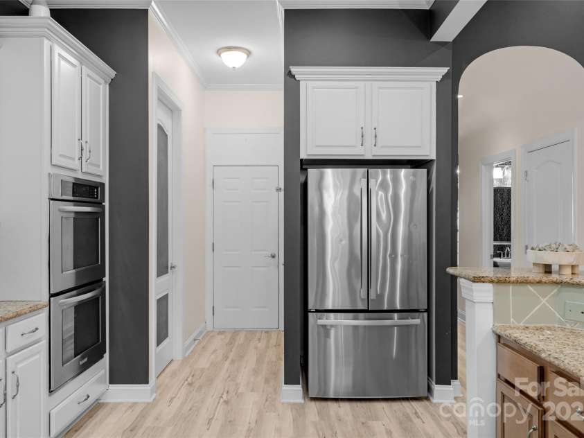 8725 Soaring Eagle Lane, Waxhaw, NC 28173.  MLS# CAR4264172, YatesRealty ID 19964. 