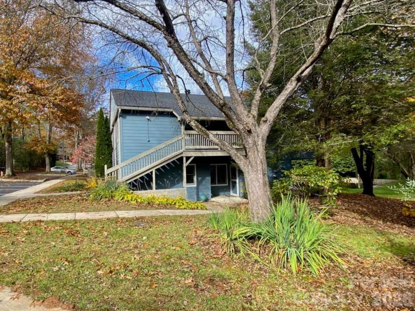 109 Tri Vista Drive, Lake Junaluska, NC 28745.  MLS# CAR4355670, YatesRealty ID 19965. 