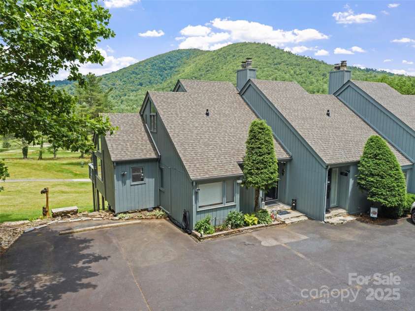 43 Townhouse Drive, Burnsville, NC 28714.  MLS# CAR4263640, YatesRealty ID 19965. 