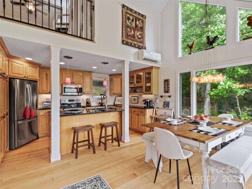 43 Townhouse Drive, Burnsville, NC 28714.  MLS# CAR4263640, YatesRealty ID 19965. 