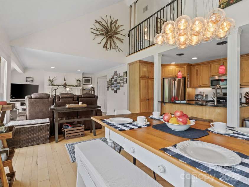 43 Townhouse Drive, Burnsville, NC 28714.  MLS# CAR4263640, YatesRealty ID 19965. 