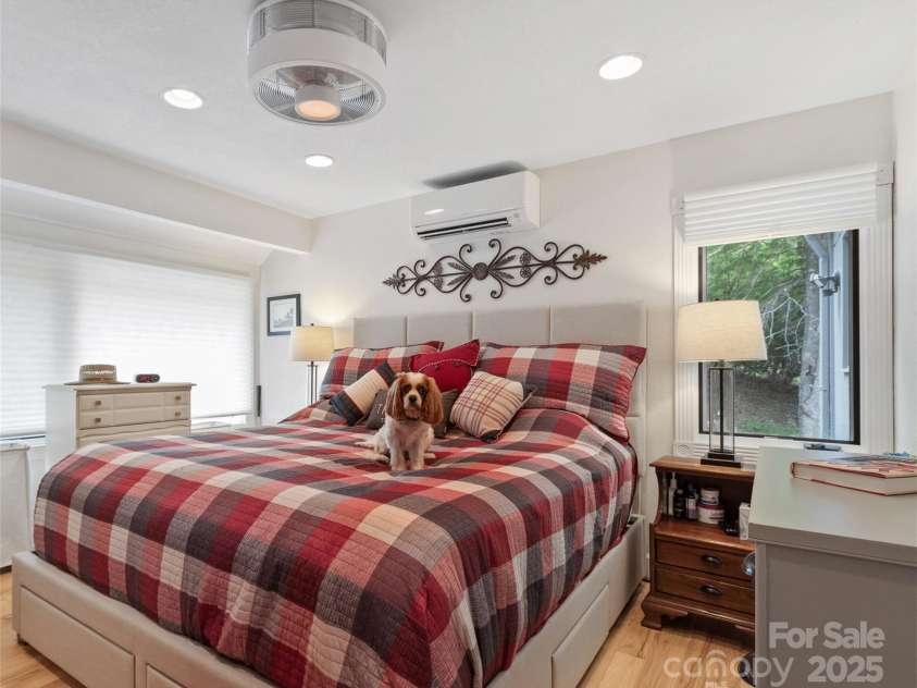 43 Townhouse Drive, Burnsville, NC 28714.  MLS# CAR4263640, YatesRealty ID 19965. 