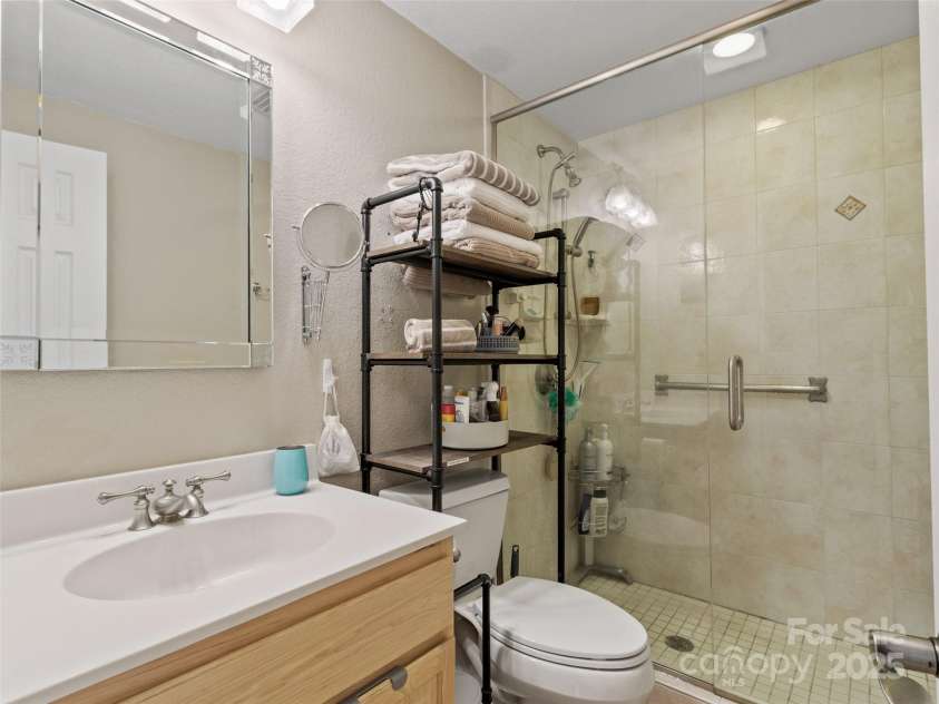 43 Townhouse Drive, Burnsville, NC 28714.  MLS# CAR4263640, YatesRealty ID 19965. 