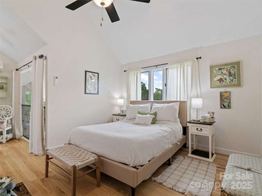 43 Townhouse Drive, Burnsville, NC 28714.  MLS# CAR4263640, YatesRealty ID 19965. 