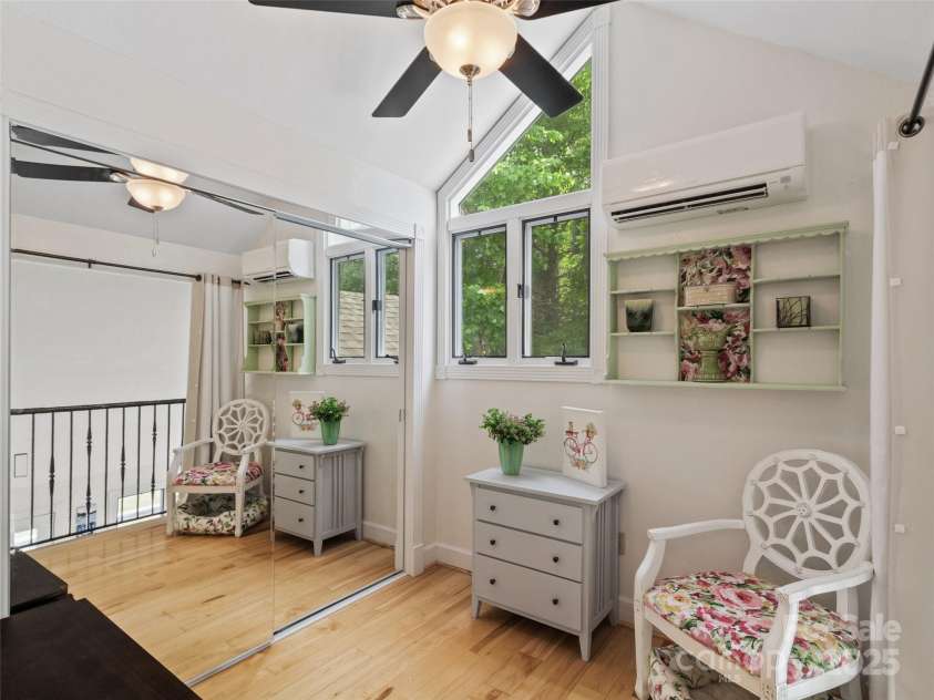 43 Townhouse Drive, Burnsville, NC 28714.  MLS# CAR4263640, YatesRealty ID 19965. 