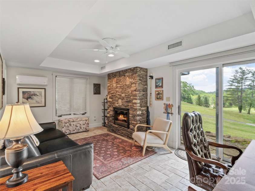 43 Townhouse Drive, Burnsville, NC 28714.  MLS# CAR4263640, YatesRealty ID 19965. 