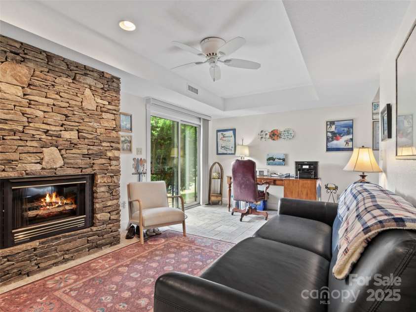 43 Townhouse Drive, Burnsville, NC 28714.  MLS# CAR4263640, YatesRealty ID 19965. 