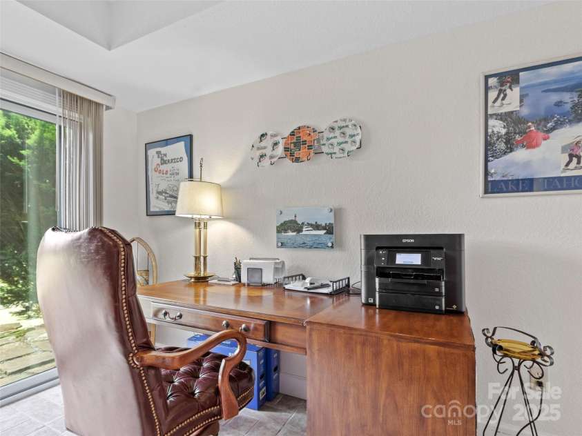 43 Townhouse Drive, Burnsville, NC 28714.  MLS# CAR4263640, YatesRealty ID 19965. 