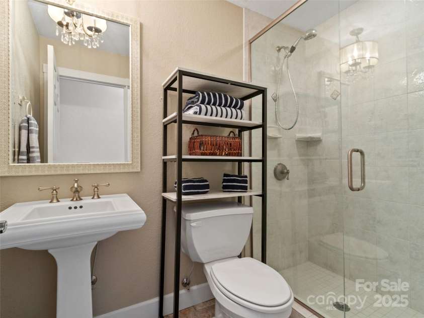 43 Townhouse Drive, Burnsville, NC 28714.  MLS# CAR4263640, YatesRealty ID 19965. 