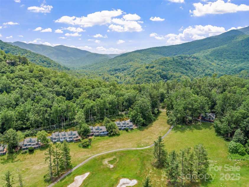 43 Townhouse Drive, Burnsville, NC 28714.  MLS# CAR4263640, YatesRealty ID 19965. 