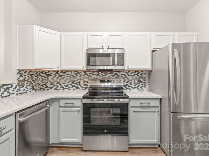 16344 Redstone Mountain Lane, Charlotte, NC 28277.  MLS# CAR4269073, YatesRealty ID 19967. Abundant cabinets for all your kitchen items