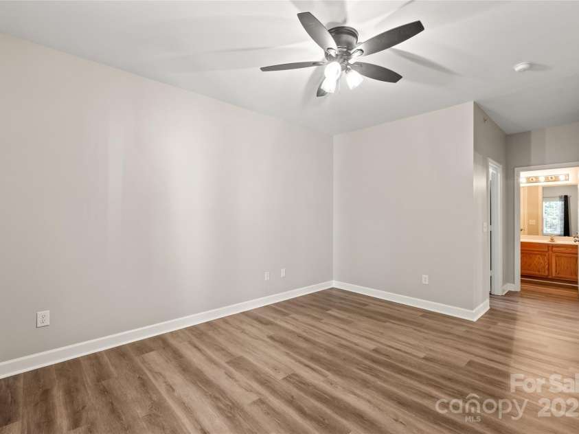 16344 Redstone Mountain Lane, Charlotte, NC 28277.  MLS# CAR4269073, YatesRealty ID 19967. Spacious primary wing.