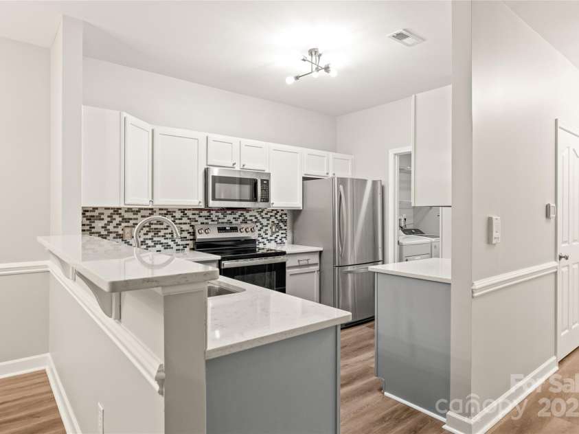 16344 Redstone Mountain Lane, Charlotte, NC 28277.  MLS# CAR4269073, YatesRealty ID 19967. Stylish updates in the kitchen. Quartz counters and tile backsplash.