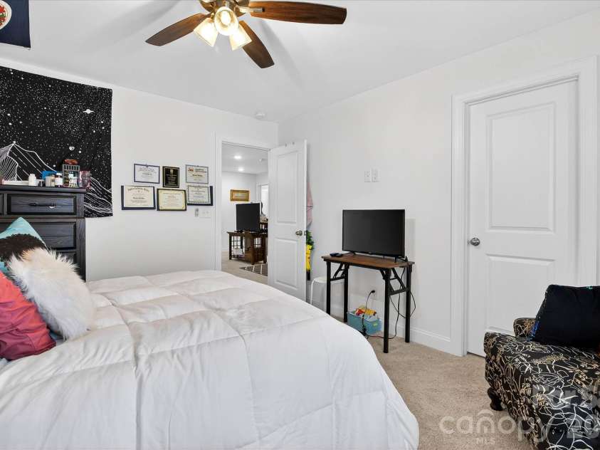 5516 Verona Road, Charlotte, NC 28213.  MLS# CAR4360001, YatesRealty ID 19969. 