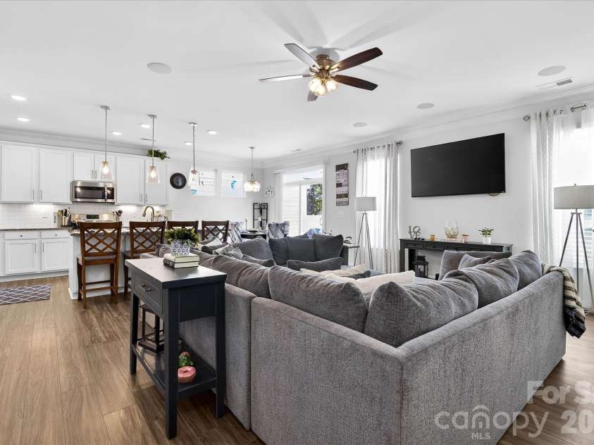 5516 Verona Road, Charlotte, NC 28213.  MLS# CAR4360001, YatesRealty ID 19969. Don't Let the pic fool you the space is massive!