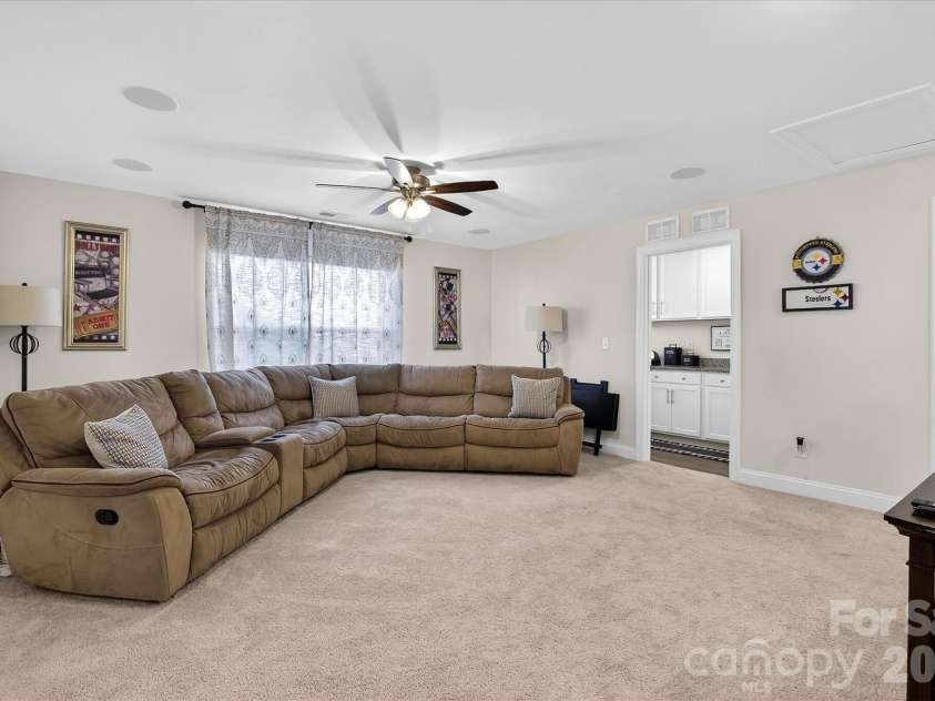 5516 Verona Road, Charlotte, NC 28213.  MLS# CAR4360001, YatesRealty ID 19969. Enjoy Relaxing Upstairs while doing Laundry!