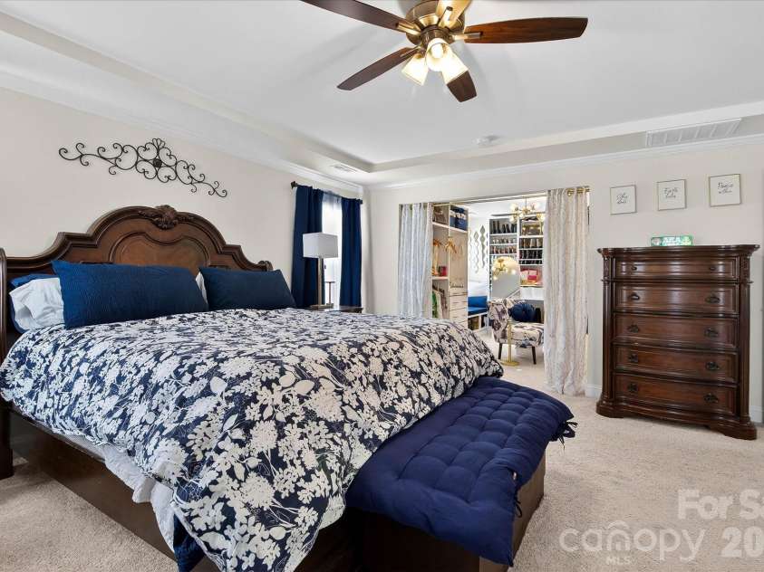 5516 Verona Road, Charlotte, NC 28213.  MLS# CAR4360001, YatesRealty ID 19969. This is where space meets Luxury!