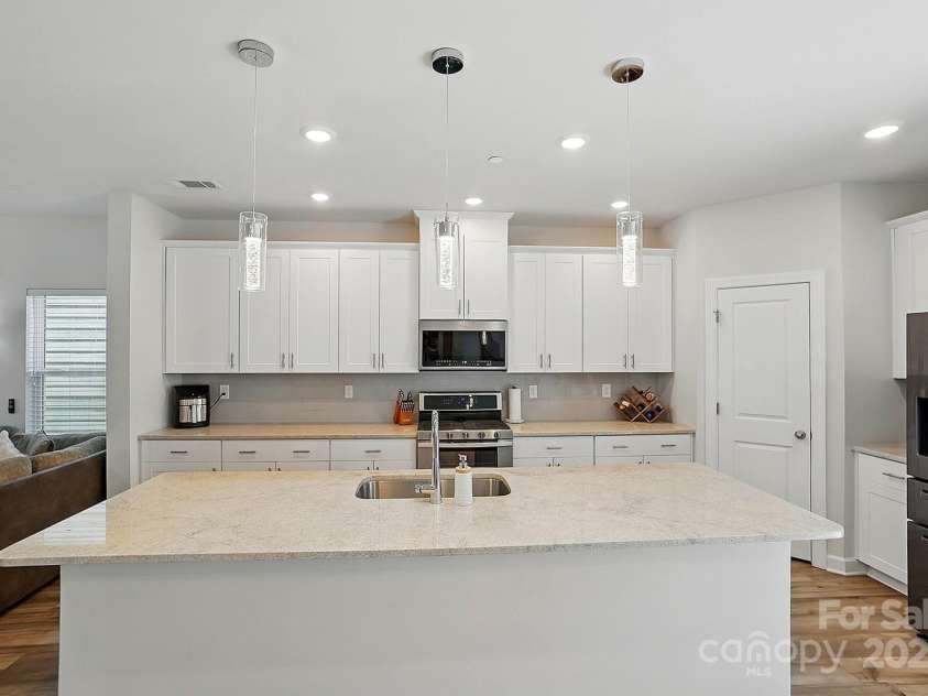 1015 Maltby Street, Charlotte, NC 28217.  MLS# CAR4263484, YatesRealty ID 19970. Kitchen