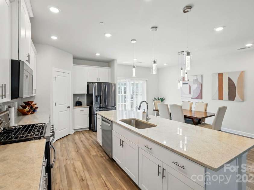 1015 Maltby Street, Charlotte, NC 28217.  MLS# CAR4263484, YatesRealty ID 19970. Kitchen