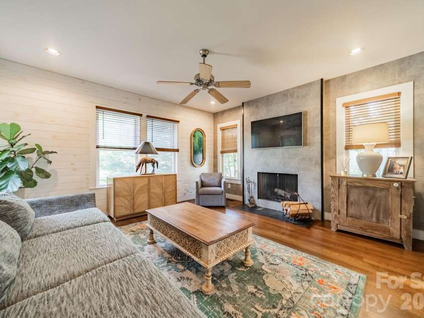 521 Forest Lane, Rock Hill, SC 29730.  MLS# CAR4364607, YatesRealty ID 19970. 