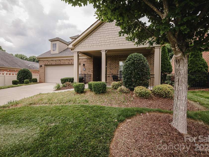 4518 COURTYARD Boulevard, Harrisburg, NC 28075.  MLS# CAR4267459, YatesRealty ID 19971. Beautiful Landscaping