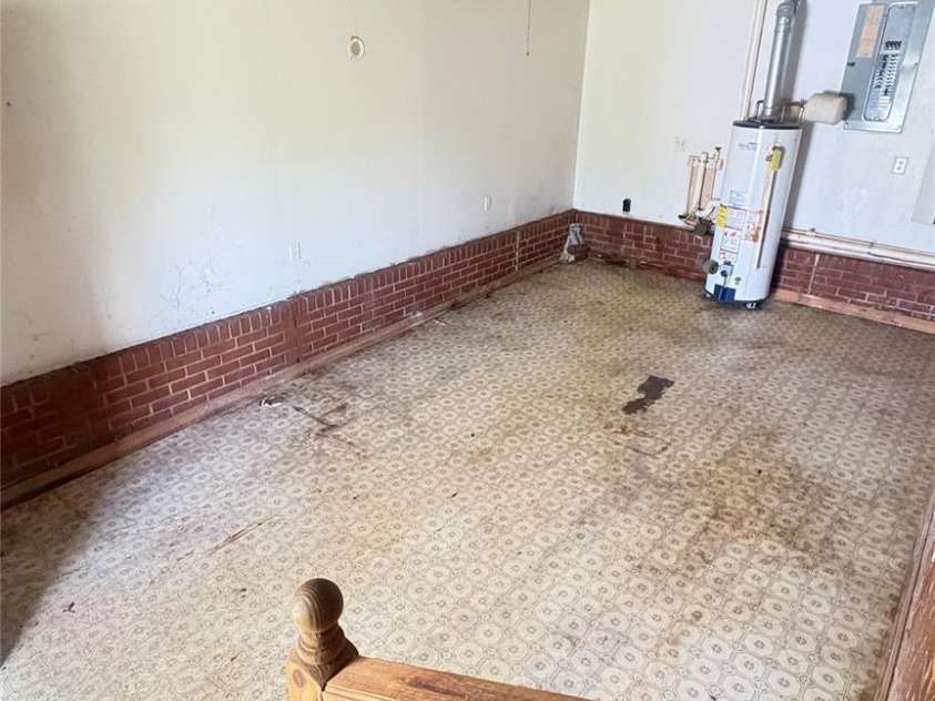 1073 Springdale Drive, Maiden, NC 28650.  MLS# CAR4268407, YatesRealty ID 19972. 