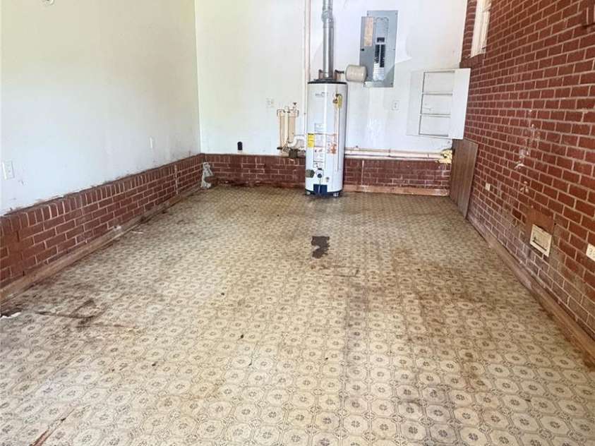 1073 Springdale Drive, Maiden, NC 28650.  MLS# CAR4268407, YatesRealty ID 19972. 