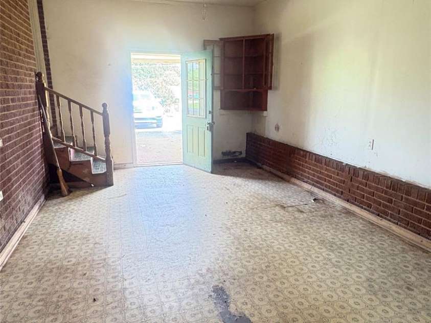 1073 Springdale Drive, Maiden, NC 28650.  MLS# CAR4268407, YatesRealty ID 19972. 