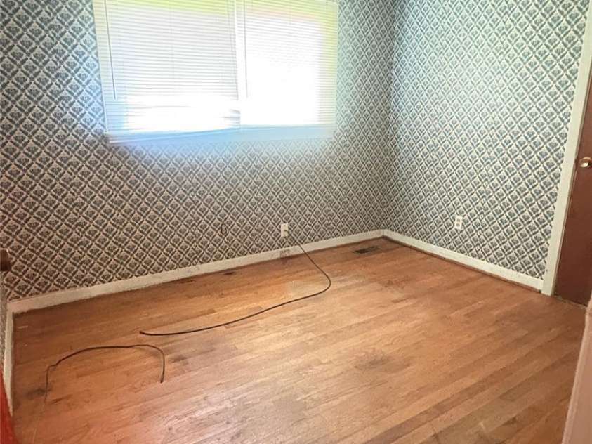 1073 Springdale Drive, Maiden, NC 28650.  MLS# CAR4268407, YatesRealty ID 19972. 