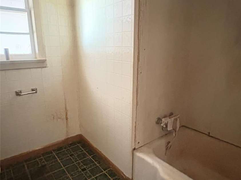 1073 Springdale Drive, Maiden, NC 28650.  MLS# CAR4268407, YatesRealty ID 19972. 