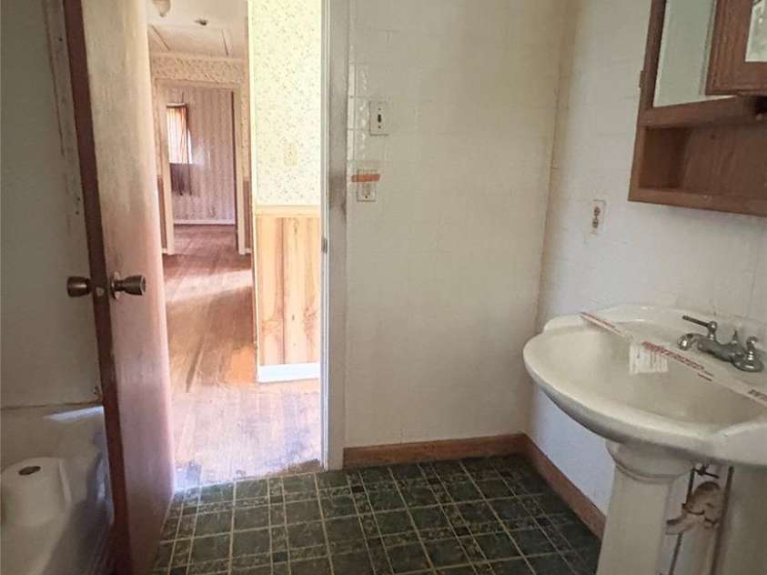 1073 Springdale Drive, Maiden, NC 28650.  MLS# CAR4268407, YatesRealty ID 19972. 