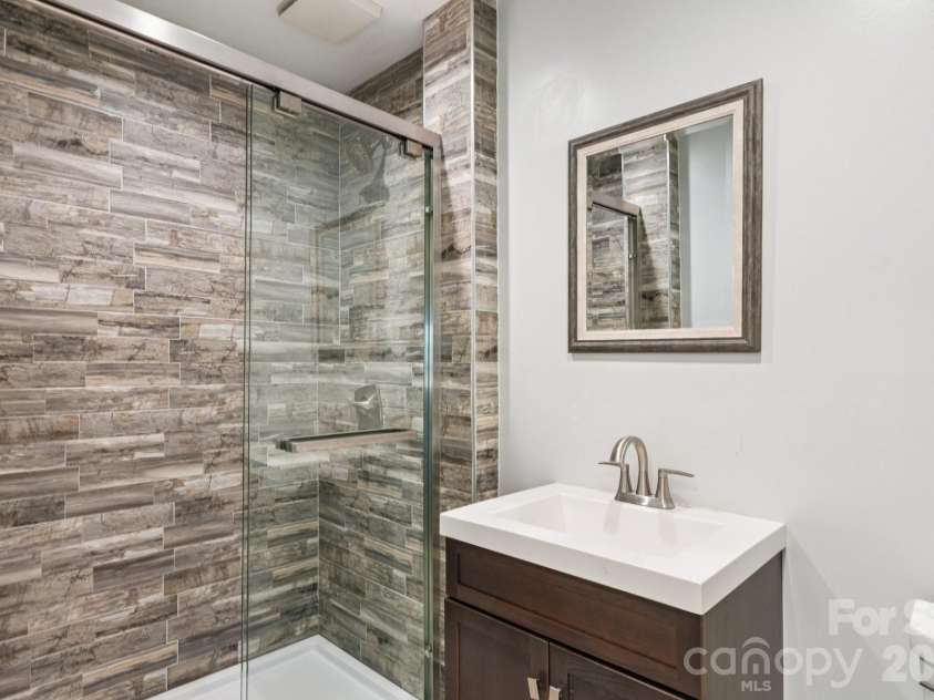 16201 Woolwine Road, Charlotte, NC 28278.  MLS# CAR4366785, YatesRealty ID 19972. 