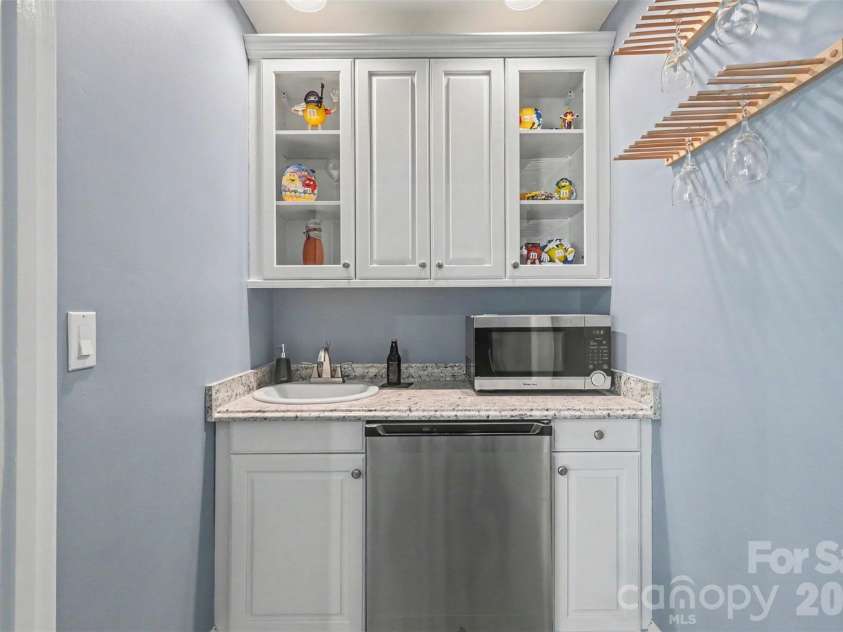 16201 Woolwine Road, Charlotte, NC 28278.  MLS# CAR4366785, YatesRealty ID 19972. 