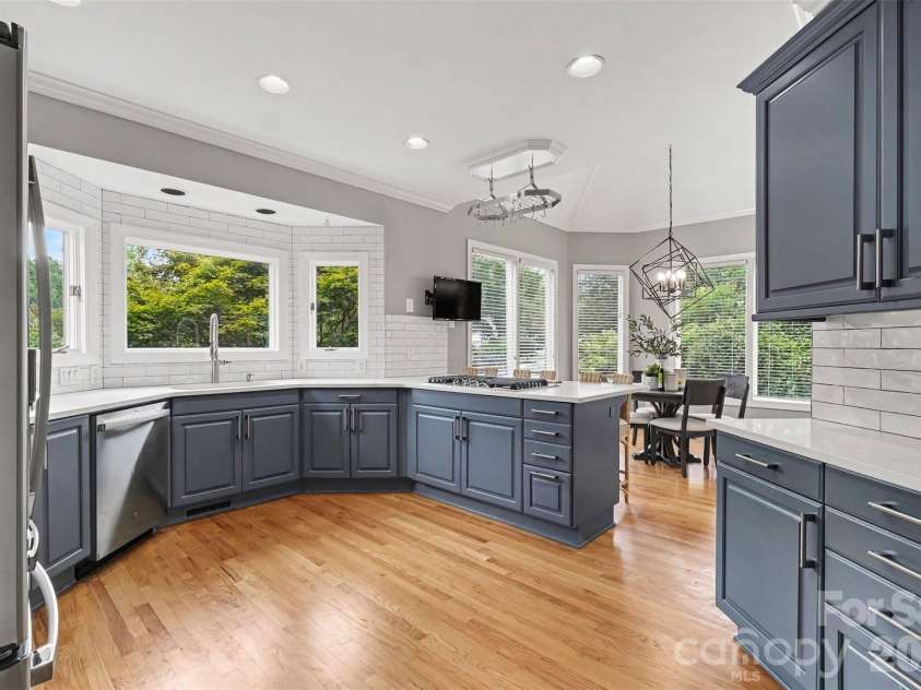16201 Woolwine Road, Charlotte, NC 28278.  MLS# CAR4366785, YatesRealty ID 19972. NEW BACKSPLASH